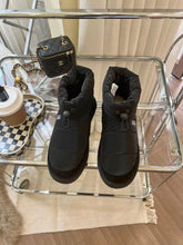 Load image into Gallery viewer, Snow Boots
