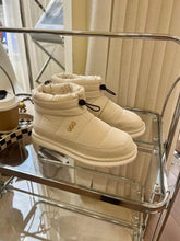 Load image into Gallery viewer, Snow Boots
