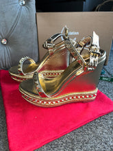 Load image into Gallery viewer, Gold Wedge Heels
