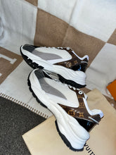 Load image into Gallery viewer, Louis Trainers
