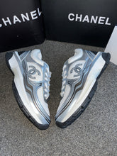 Load image into Gallery viewer, Silver C Trainers
