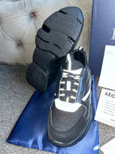Load image into Gallery viewer, Black Runner Trainers
