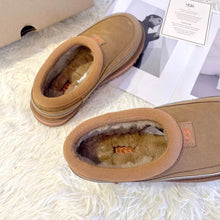 Load image into Gallery viewer, Closed Slippers
