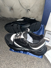 Load image into Gallery viewer, Black Runner Trainers
