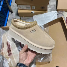 Load image into Gallery viewer, Thick Tazmin Slippers
