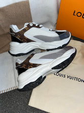 Load image into Gallery viewer, Louis Trainers
