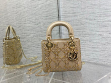 Load image into Gallery viewer, Detailed Diamond Lady Bag
