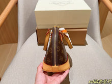 Load image into Gallery viewer, Alma BB Handbag

