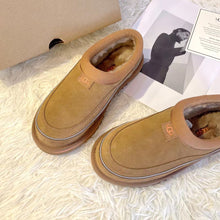 Load image into Gallery viewer, Closed Slippers
