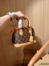Load image into Gallery viewer, Alma BB Handbag
