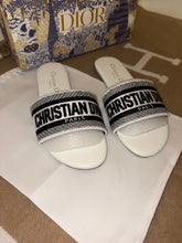 Load image into Gallery viewer, Diora Paris Sandals
