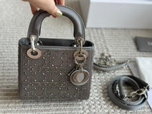 Load image into Gallery viewer, Detailed Diamond Lady Bag
