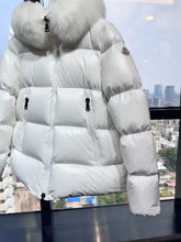 Load image into Gallery viewer, Thick Fur Hood Coat
