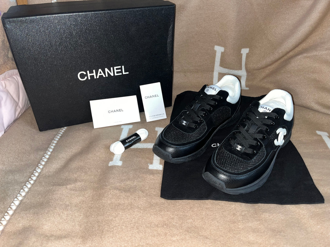 Black & White Runner Trainers