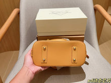 Load image into Gallery viewer, Alma BB Handbag
