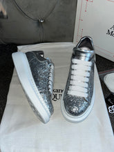 Load image into Gallery viewer, Silver Glittery Queenies

