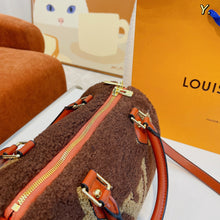 Load image into Gallery viewer, Fluffy Speedy Bag
