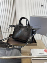 Load image into Gallery viewer, Baleny Shoulder Bag
