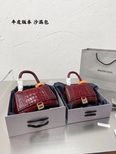 Load image into Gallery viewer, B Shoulder Bag
