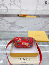 Load image into Gallery viewer, FIFI Shoulder Bag
