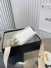 Load image into Gallery viewer, Leather Shoulder Bag
