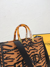 Load image into Gallery viewer, Large FIFI Beach Bag
