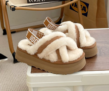 Load image into Gallery viewer, Knot Ugg Slippers
