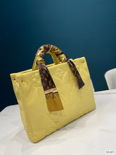 Load image into Gallery viewer, Leather Open Tote Bag
