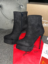 Load image into Gallery viewer, Black Heels

