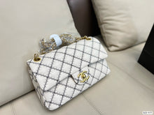 Load image into Gallery viewer, Leather Pattern C Shoulder Bag
