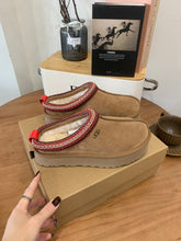 Load image into Gallery viewer, Thick Sole Ugg Slippers

