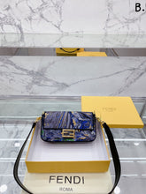 Load image into Gallery viewer, FIFI Shoulder Bag

