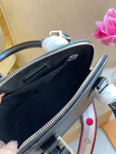 Load image into Gallery viewer, Plain Black Alma Bag
