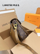 Load image into Gallery viewer, Leather Bag
