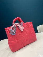 Load image into Gallery viewer, Leather Open Tote Bag
