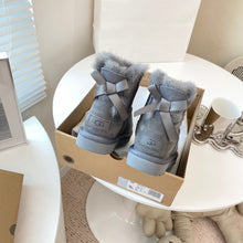 Load image into Gallery viewer, Bow Ugg Boots
