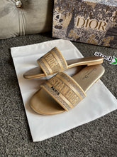 Load image into Gallery viewer, Gold Diamond Paris Sandals
