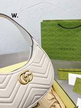 Load image into Gallery viewer, Oval Leather Bag
