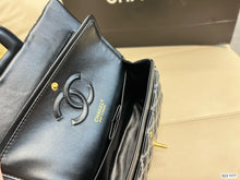 Load image into Gallery viewer, Leather Pattern C Shoulder Bag

