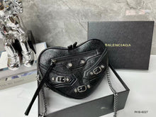 Load image into Gallery viewer, Heart Leather Bag
