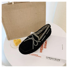 Load image into Gallery viewer, Bow Ugg Slippers

