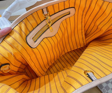 Load image into Gallery viewer, White Leather Square Bag
