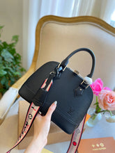 Load image into Gallery viewer, Plain Black Alma Bag
