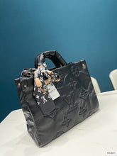 Load image into Gallery viewer, Leather Open Tote Bag
