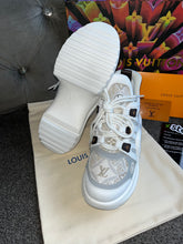 Load image into Gallery viewer, Patterned Arch Trainers
