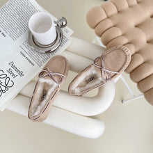 Load image into Gallery viewer, Ugg Bow Slippers
