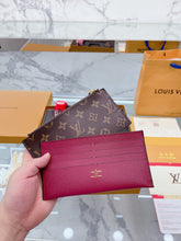 Load image into Gallery viewer, Louie Purse &amp; Belt Set
