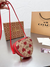 Load image into Gallery viewer, Heart Shoulder Bag

