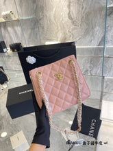 Load image into Gallery viewer, Square Leather C Bag
