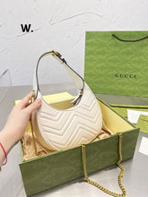 Load image into Gallery viewer, Oval Leather Bag
